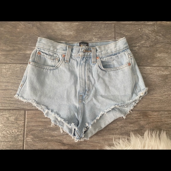 URBAN OUTFITTERS BDG HIGH-RISE CHEEKY DENIM SHORTS - Picture 4 of 4
